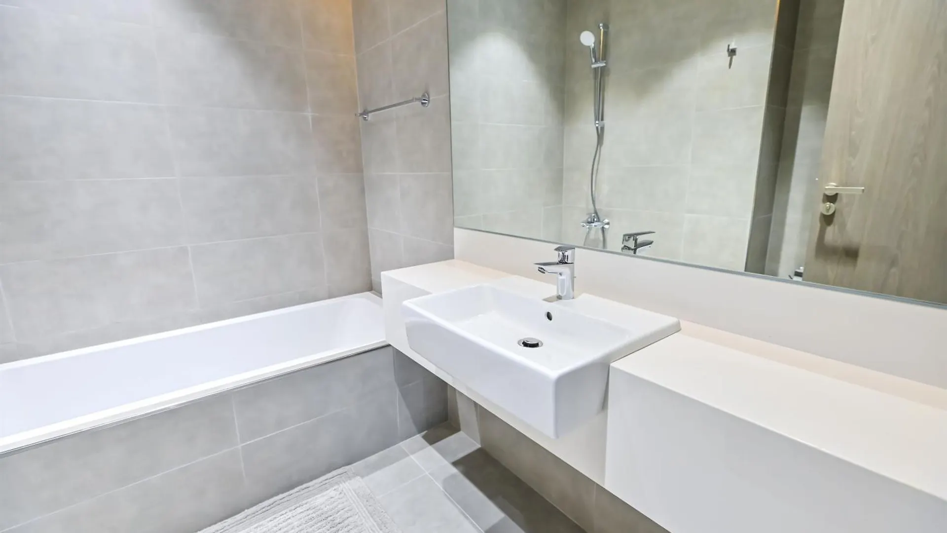 1Br Close To Crystal Lagoon In District One Meydan Dubai 0*,
